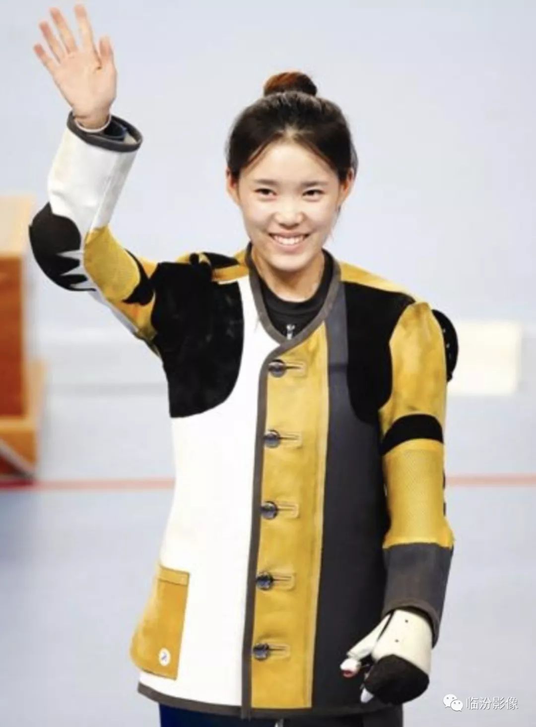 包含科威特射击选手弹无虚发，勇夺第一！的词条