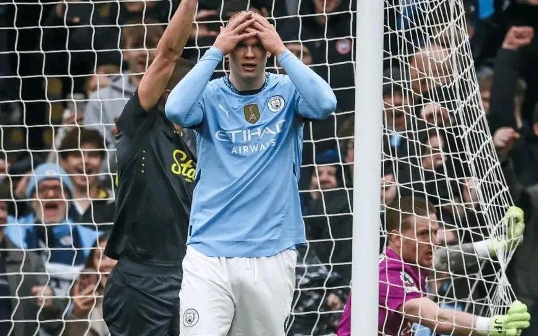 利物浦场边指挥情绪激动，哈兰德队员怒摔水瓶