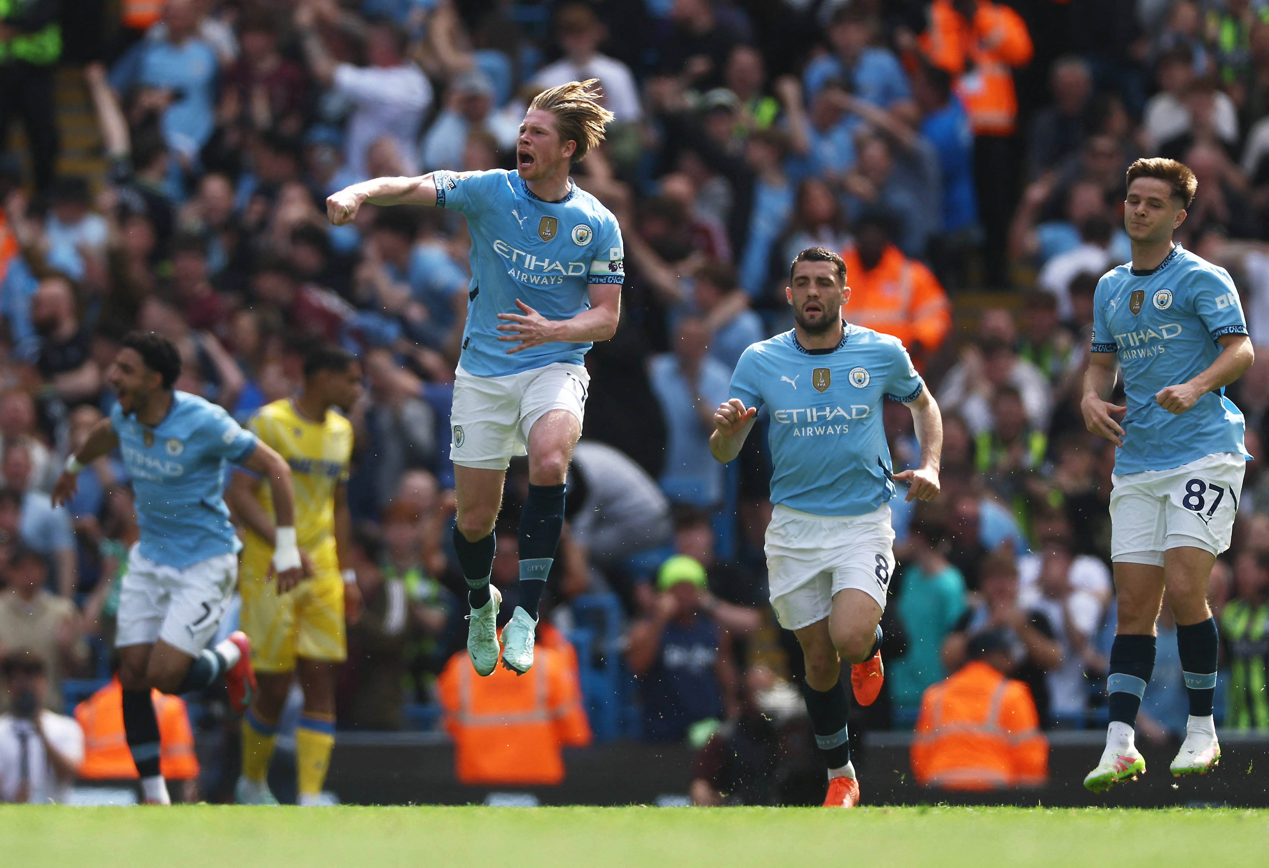包含德布劳内迎来十二赛季高光表现，西班牙队球迷沸腾！的词条